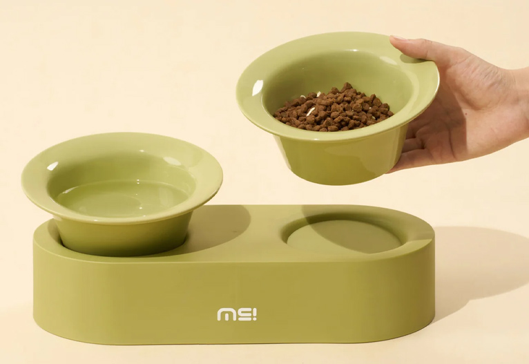 Makesure green jingle cat bowls.